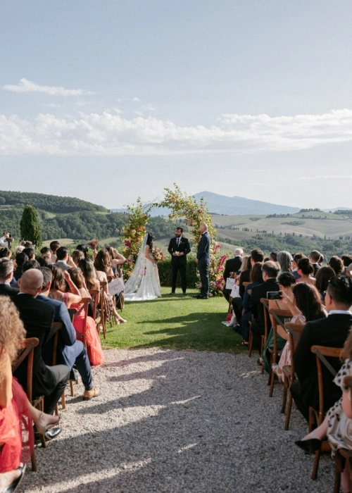 Bride and Groom get married in a September wedding in Val D'orcia