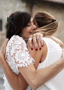 Bride and groom Jorgelina hugs wedding planner Sara Barni