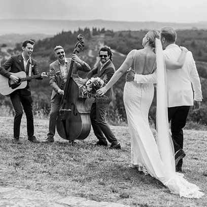 Stylish and itinerant Knights Club band serenade bride and groom at Le Filigare