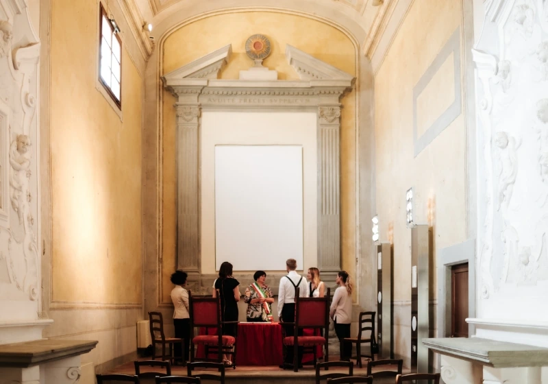 Horizontal picture of elopment with a civil wedding ceremony in Tuscany, Italy