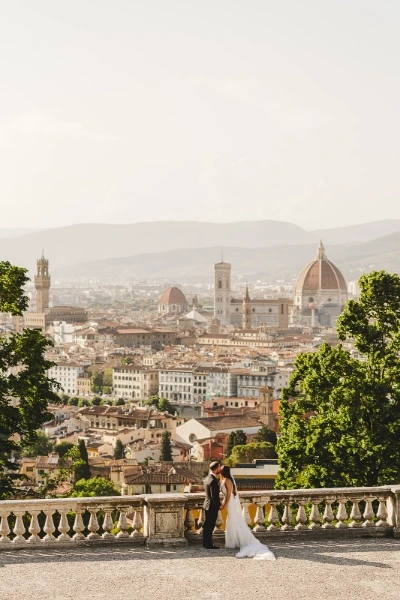 Couple shoot of newlyweds in Piazzale Michelangelo with stunning panorama of Florence in the backround