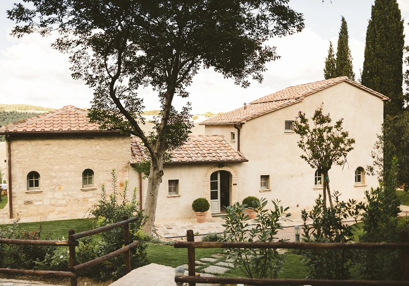 Overview of peaceful La Lavandaia hamlet located within the Borgo Pignano estate