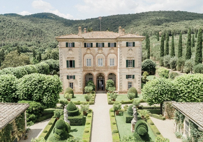 Overview of Villa Cetinale, stunning wedding venue in Tuscany, Italy