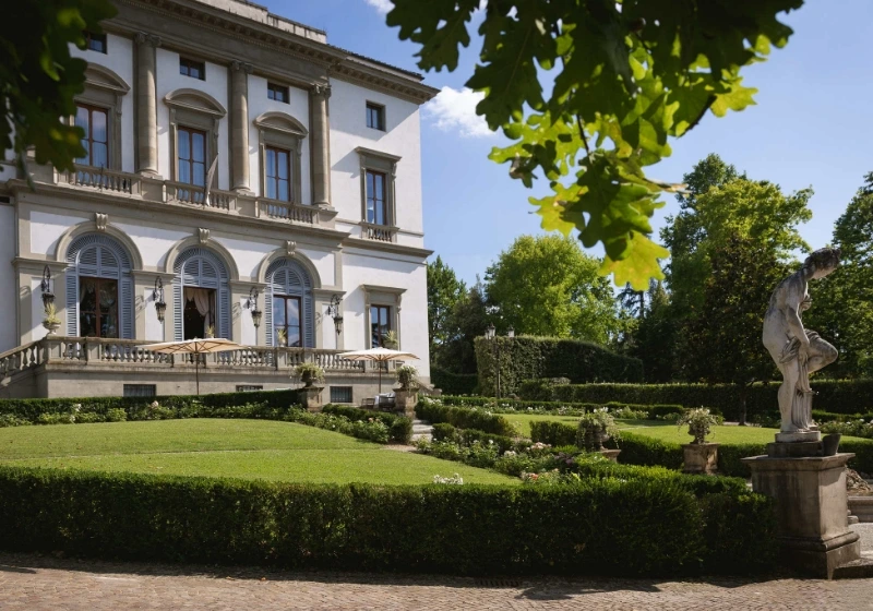 Panoramic view of luxury hotel Villa Cora with garden 