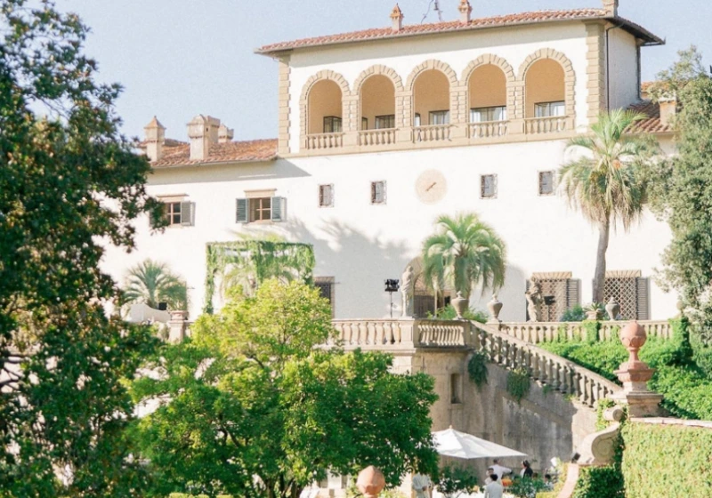 Picture of the white facade of Villa Palmieri, wedding venue in Florence
