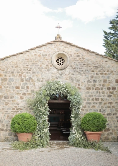 Photo of the entrance of the church at Castiglion del Bosco