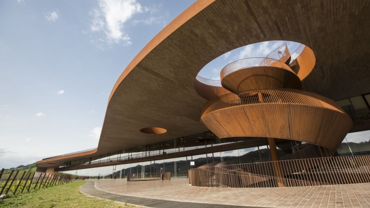 Visit Tuscany:Wineries, Michelin-Star Restaurants and Luxury Hotels