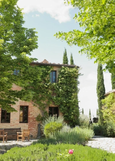 Photo of the facade of borgo finocchieto with greenery 