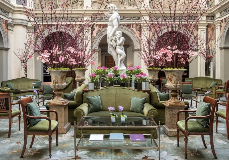 The iconic hall of the luxury hotel four season in Tuscany 