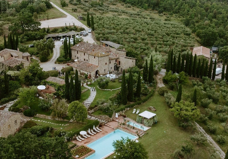 Overview of Casa Cornacchi, Tuscan farmhouse