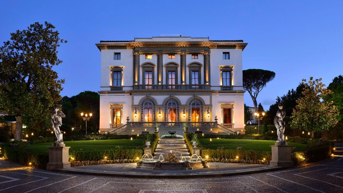 Photo of the facade of villa cora at night