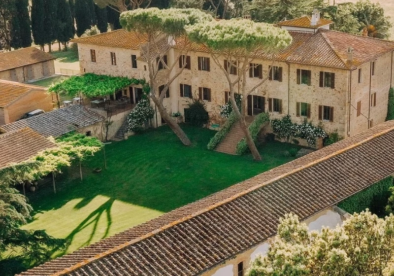 Tuscan farmhouse weddings: resort la pescaia, tuscan venue