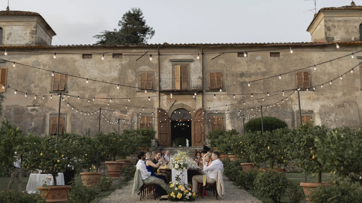 Picture of an intimate wedding in Tuscany