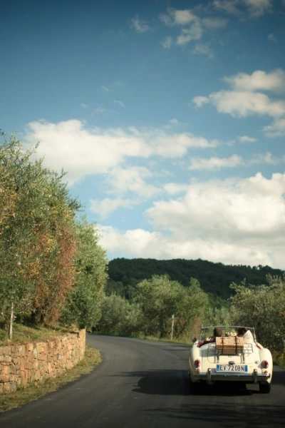 Vertical photo of a vintage car in a panoramic street