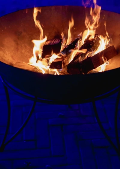 Photo of a brazier for winter wedding atmoshphere 