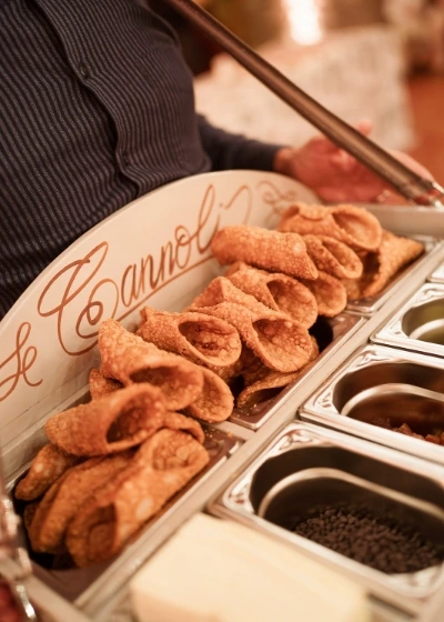 A special midnight snack: Live cannoli 