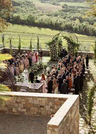Wedding ceremony in tuscany with many guests