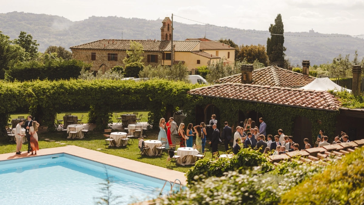 Overview photo of a wedding reception in Italy in the pool area