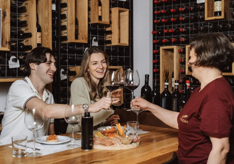 Friends enjoying a wine tasting at le Filigare