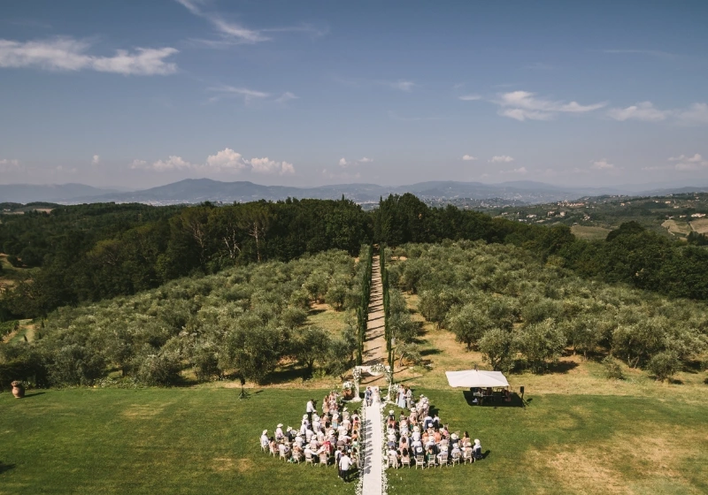 Romantic outdoor wedding ceremony in the garden of Villa Mangiacane