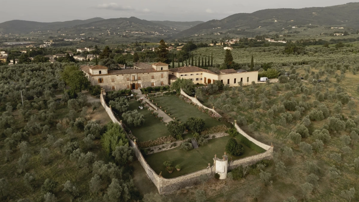 Overview of Villa Medicea di lilliano surrounded by the rolling hills of the Tuscan countryside