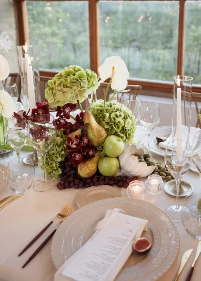 Wedding table design with flowers, linen and stationery