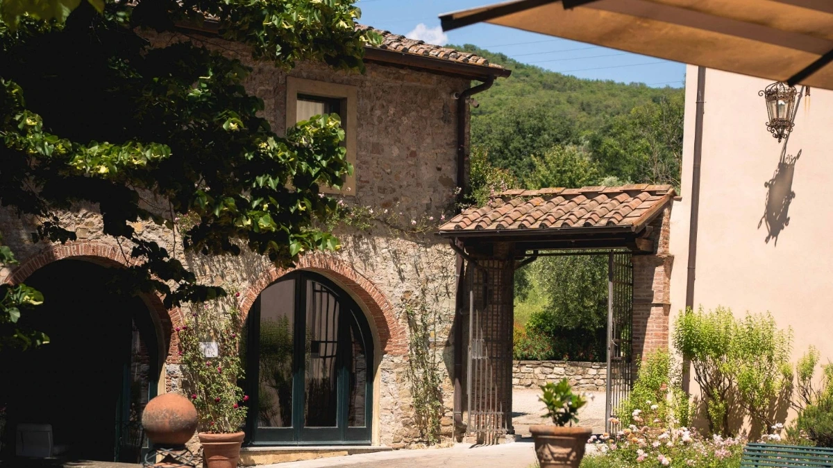 The entrance of Borgo i vicelli, wedding venue in Tuscany