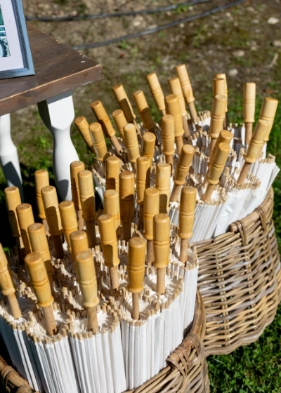 Reusable parasols for a summer wedding ceremony in Tuscany