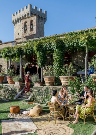 A wedding aperitif in the garden of Castello di Gargonza